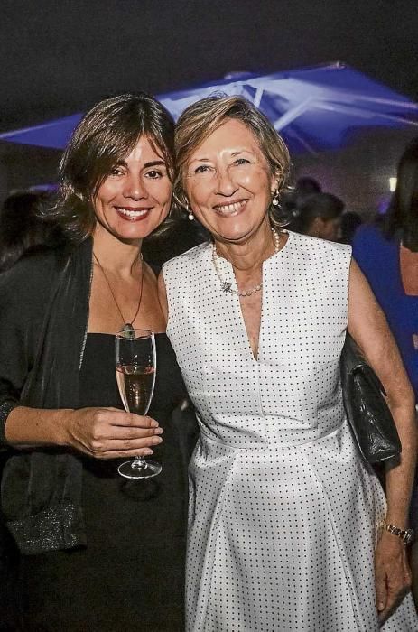 Susana Moll, consejera del Grupo Prensa Ibérica, con Montserrat Fuster, presidenta de la Fundación Tutelar Amadip Esment.