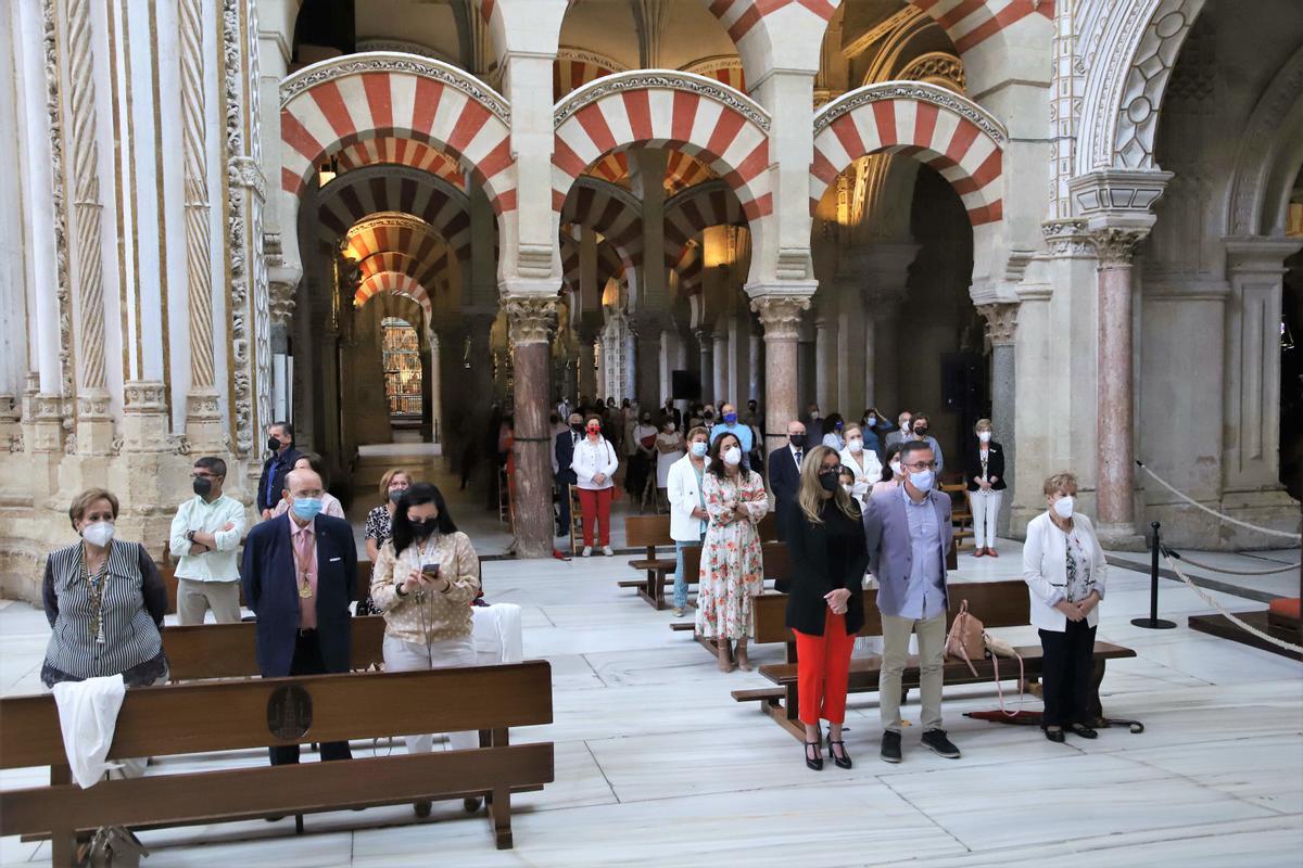 El Simpecado del Rocío en la Catedral El Simpecado del Rocío en la Catedral