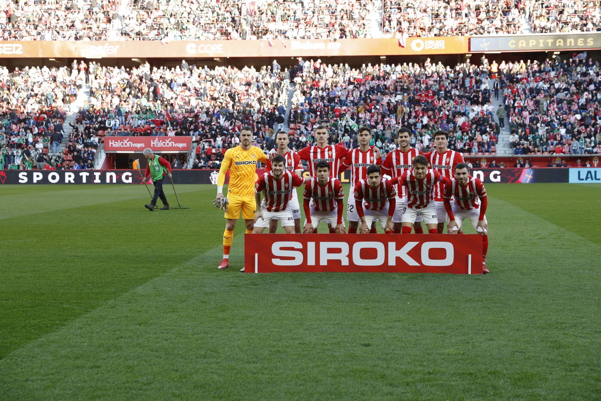 EN IMÁGENES: Ambientazo en el Sporting-Racing de Santander disputado en El Molinón