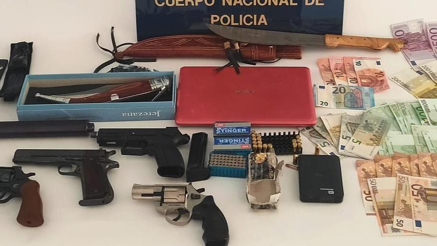 Material intervenido en la operación de la Policía Nacional.