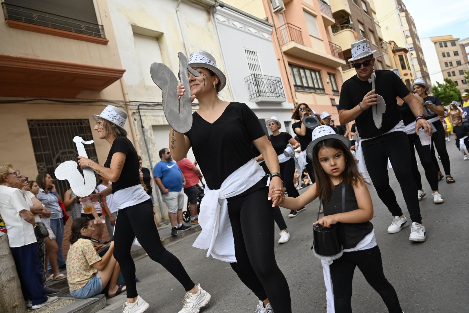 Imaginación y humor al poder en el desfile de las collas del Grau