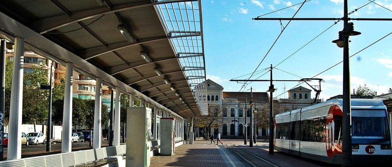 La estación del Pont de Fusta, uno de los principales nodos de la red de tranvía de la ciudad.