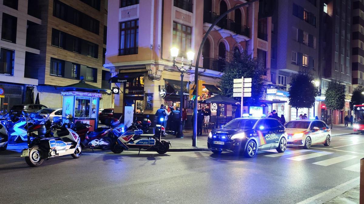 Foto de archivo de una intervención policial en la calle Marqués de San Esteban.