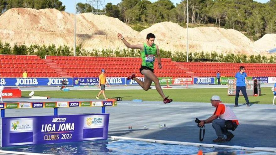 Lluís Fullana rebajó en dos segundos su mejor marca en los 3.000 obstáculos