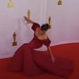 Liza Koshy caída en los Oscars