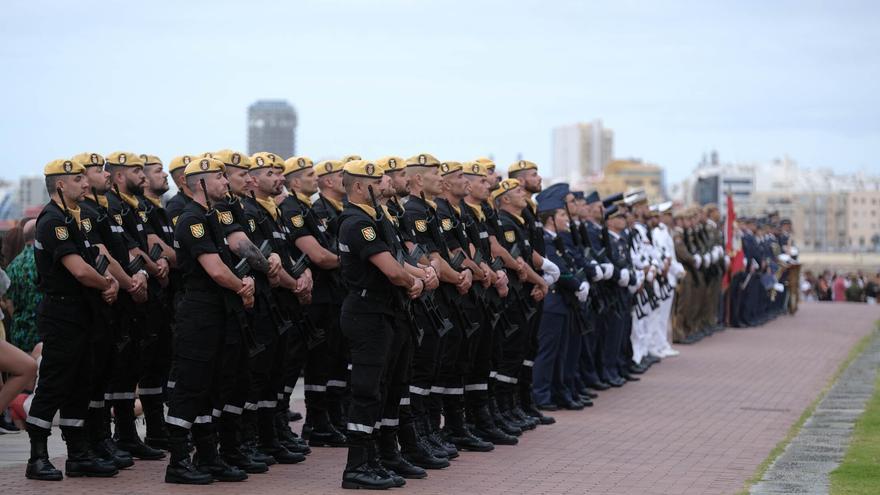 Las Fuerzas Armadas se reencuentran con la sociedad isleña tras la pandemia