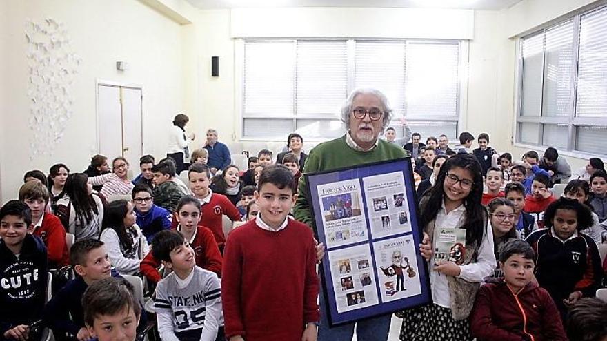 Así fue la sorpresa homenaje del colegio Divino Salvador al poeta vigués García Teijeiro