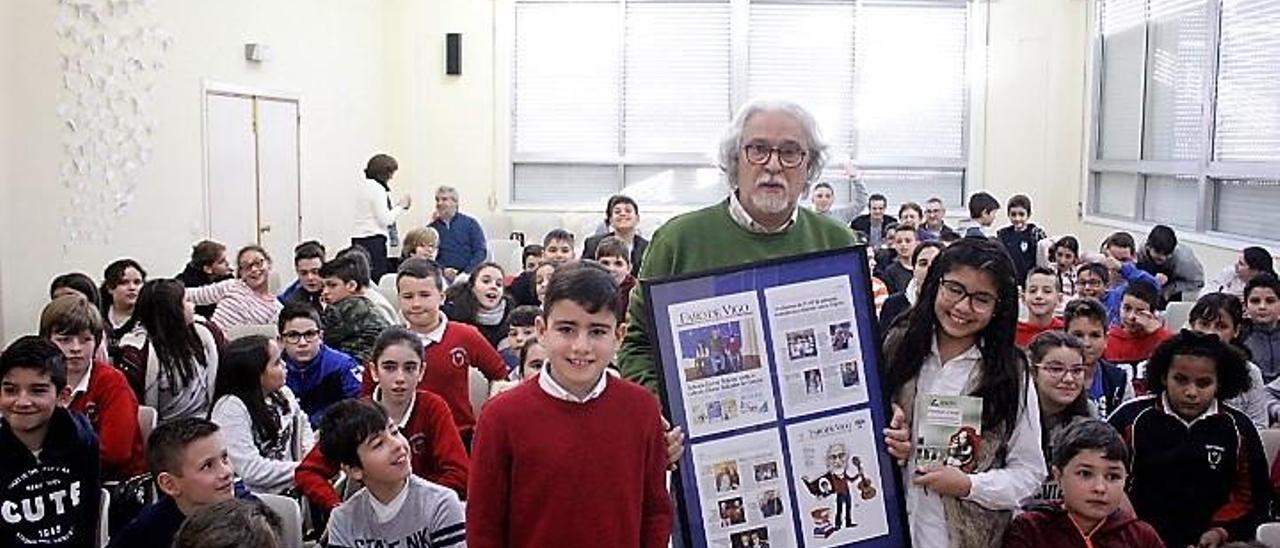 Así fue la sorpresa homenaje del colegio Divino Salvador al poeta vigués García Teijeiro