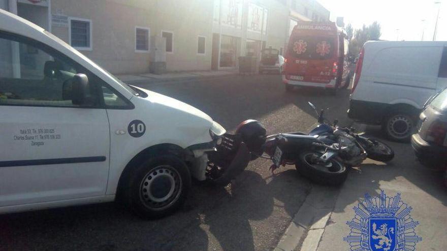 Un herido en el choque entre una moto y una furgoneta