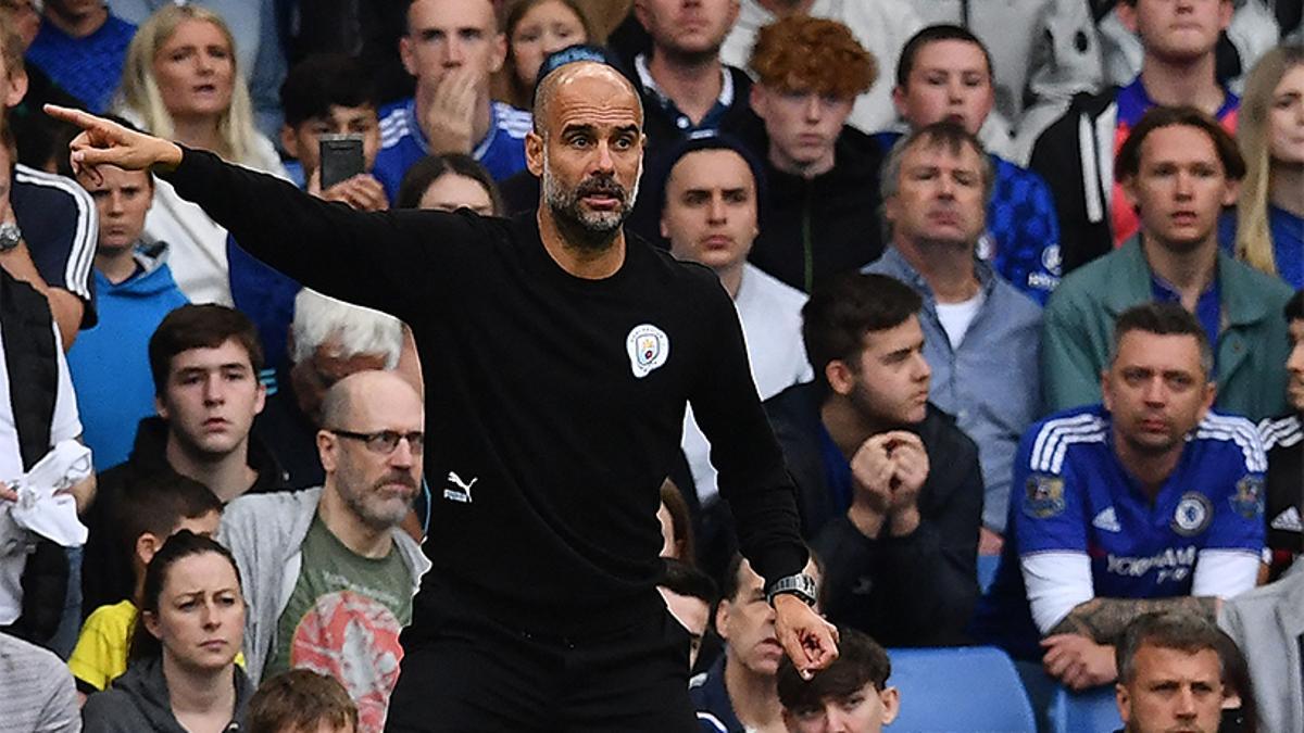 Guardiola da instrucciones ante el Chelsea