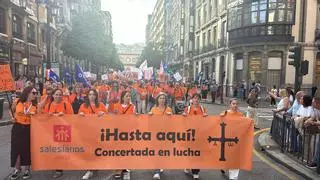 La marea naranja de profesores inunda Oviedo: la concertada vuelve a exigir "igualdad" con la pública en una gran manifestación