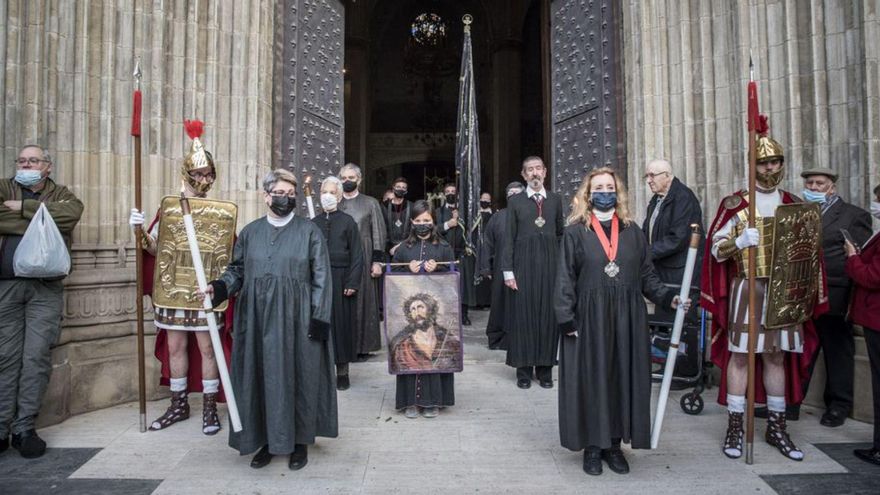 Relleu als Armats, rector nou a la benedicció a Crist Rei i processó en silenci