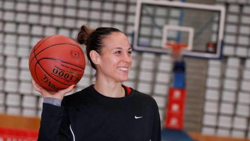 Núria Martínez, a la pista central del pavelló de Fontajau.