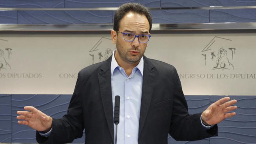 El PSOE exige a Rajoy que se presente a la investidura