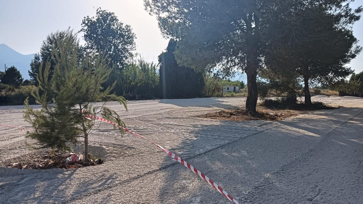 El nuevo parking no se asfaltará al estar en suelo protegido.