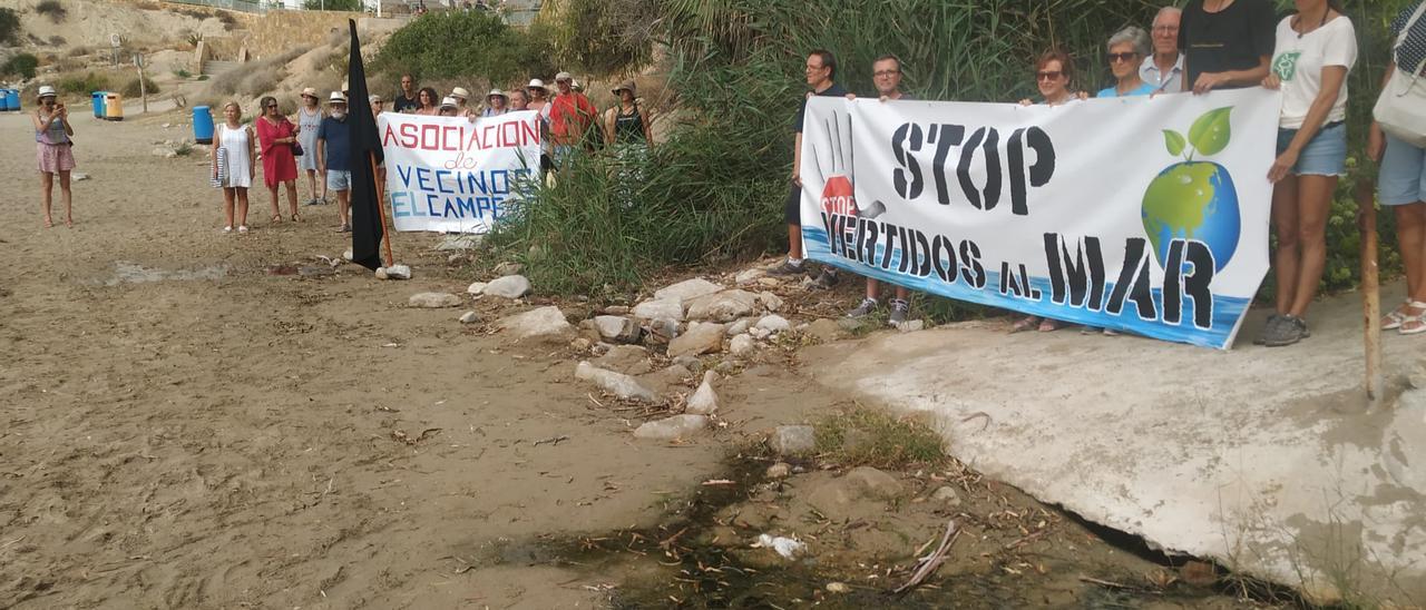 Protesta de vecinos, ecologistas y EU por la contaminación de Lanuza