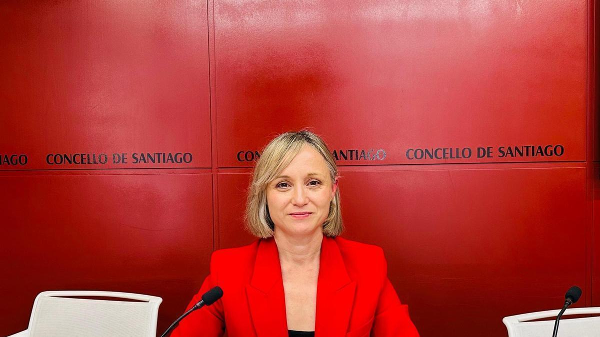 A concelleira socialista Marta Abal na sala de prensa do Pazo de Raxoi