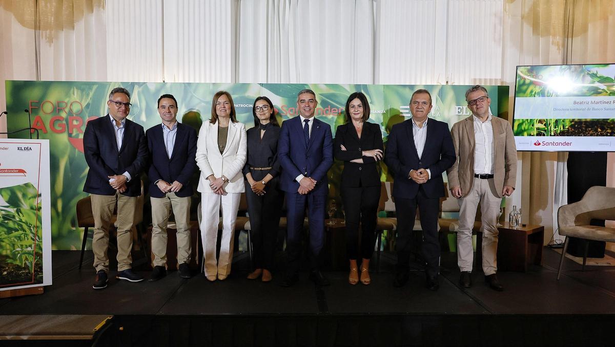 Foto de familia de los participantes del evento
