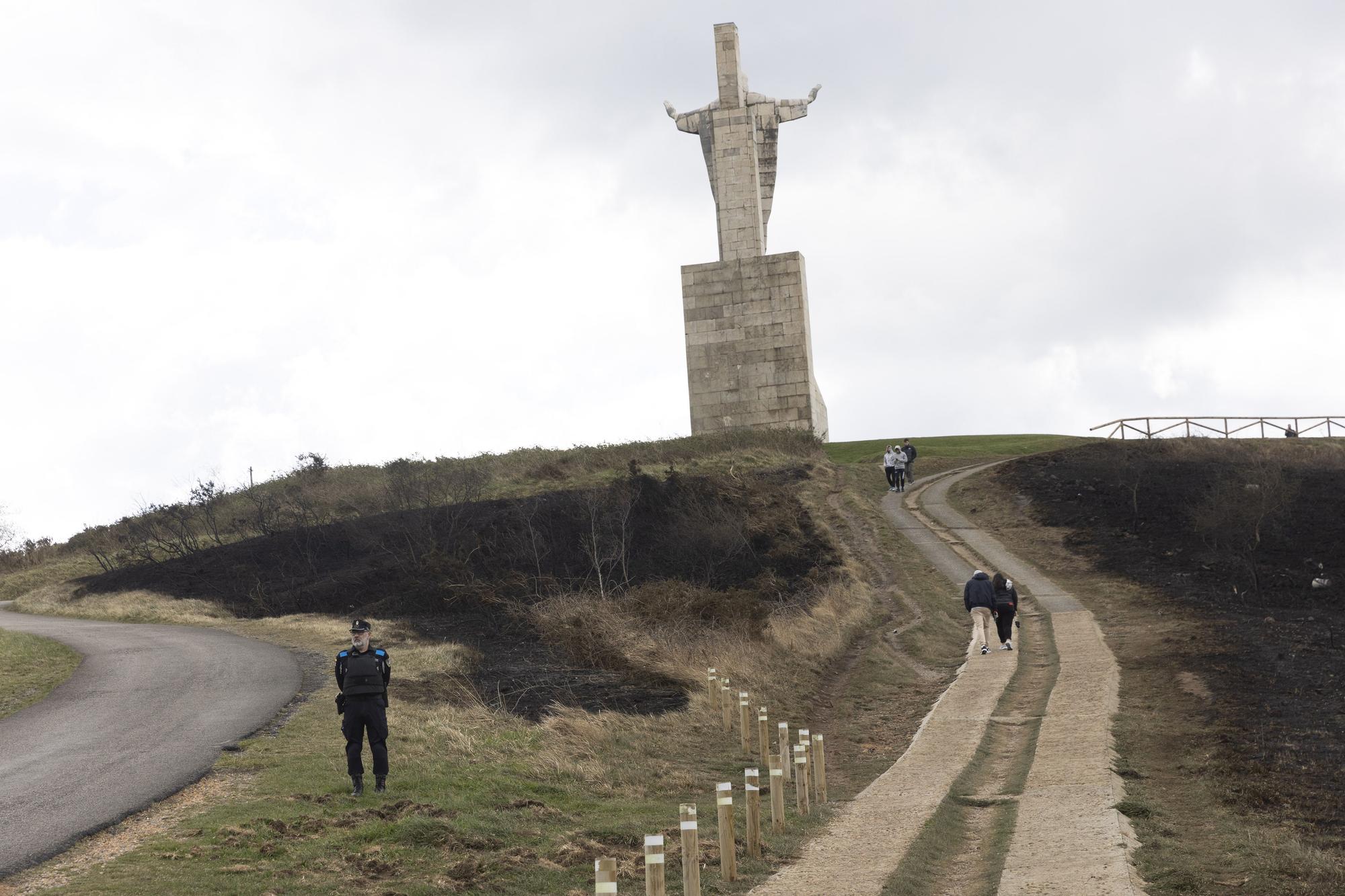 El Naranco, en Oviedo, devastado por las llamas