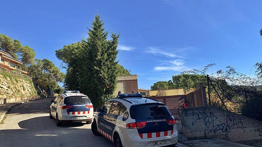 Dos vehicles dels Mossos aquest cap de setmana a la zona.