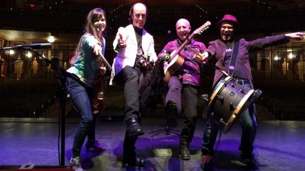 Stephanie Cadman, Carlos Núñez, Pancho Álvarez y Xurxo Núñez, antes del concierto de Nueva York el pasado lunes.