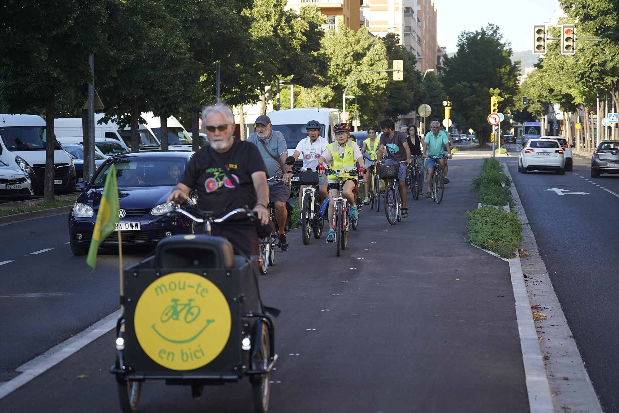 Les fotos de la visita de diverses entitats al nou carril bici entre Girona i Salt