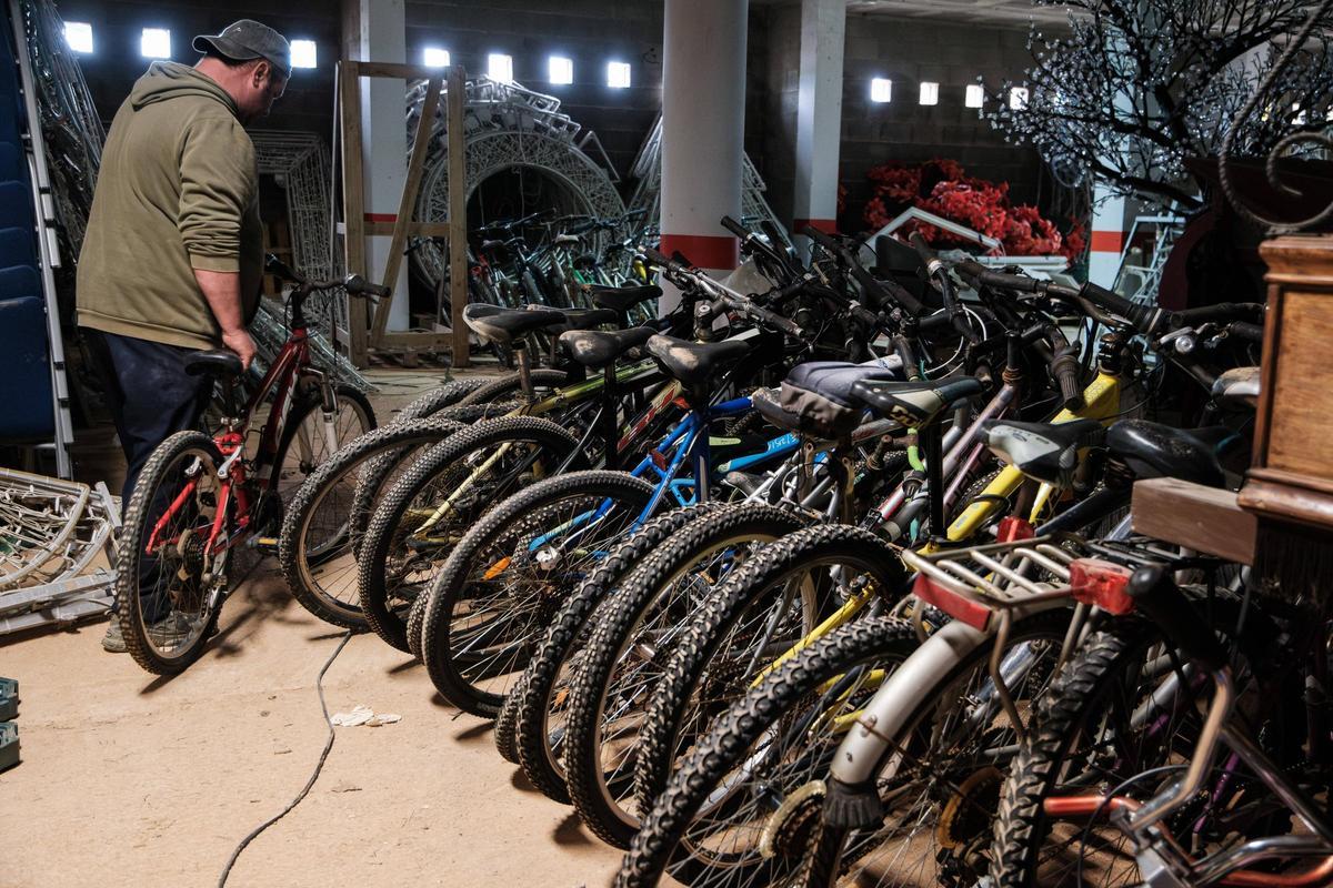 Todas las imágenes del proyecto de Alba Pau y sus bicicletas que llegarán a África.