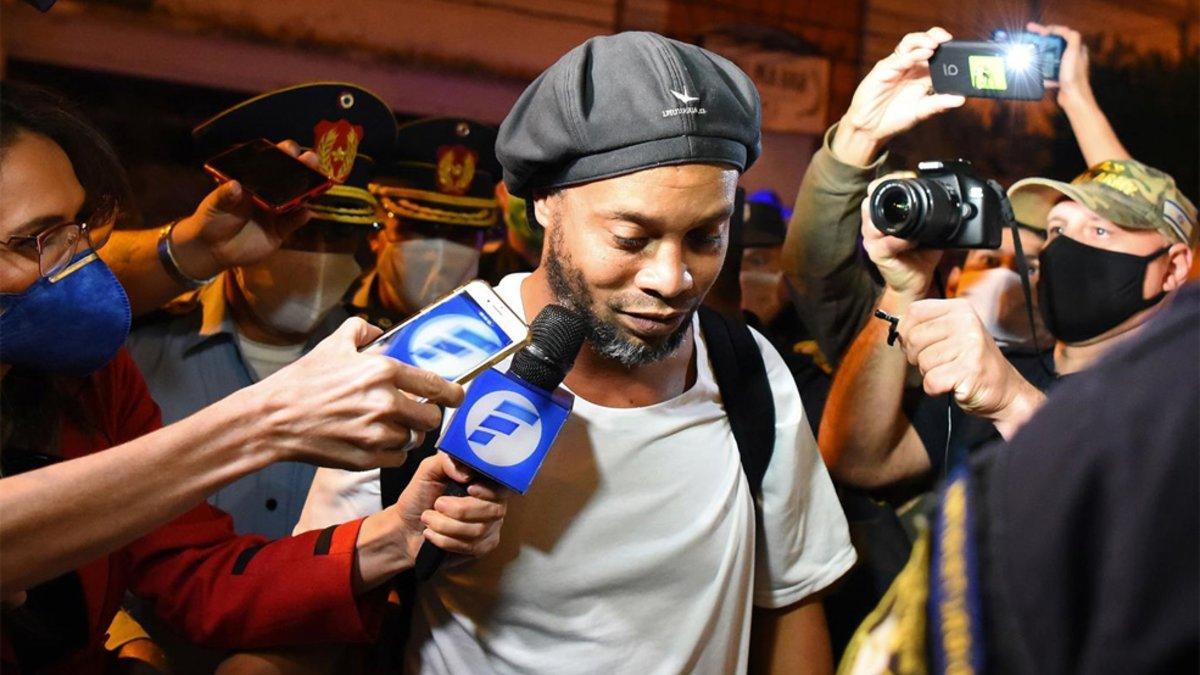 Ronaldinho aún sigue retenido en Paraguay junto a su hermano