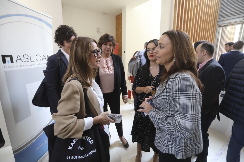 Encuentro empresarial en Sagunt organizado por ASECAM. Recepción y mesa redonda.