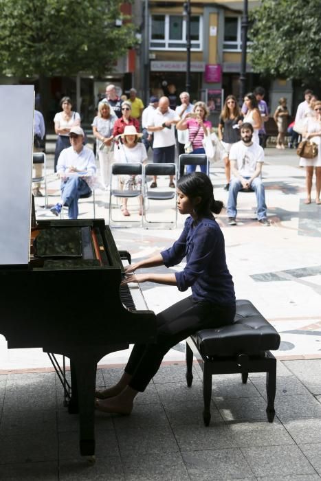 Maratón de piano en el Paseo de Begoña de Gijón