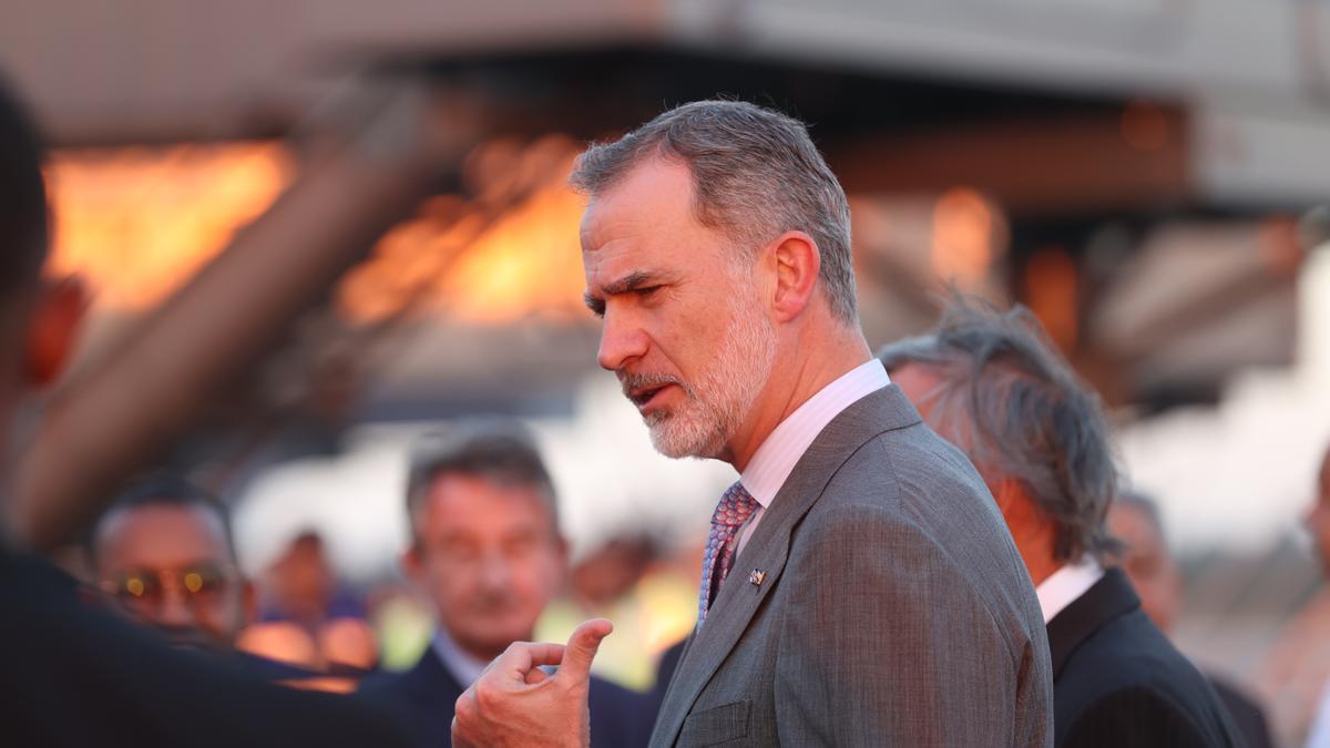 Felipe VI, a su llegada al aeropuerto de Santo Domingo, para la cumbre europea.