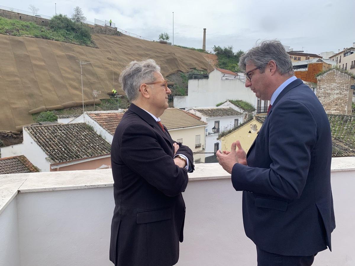 Sergio Velasco y Salvador Fuentes en el entorno del Cerro de los Poetas.