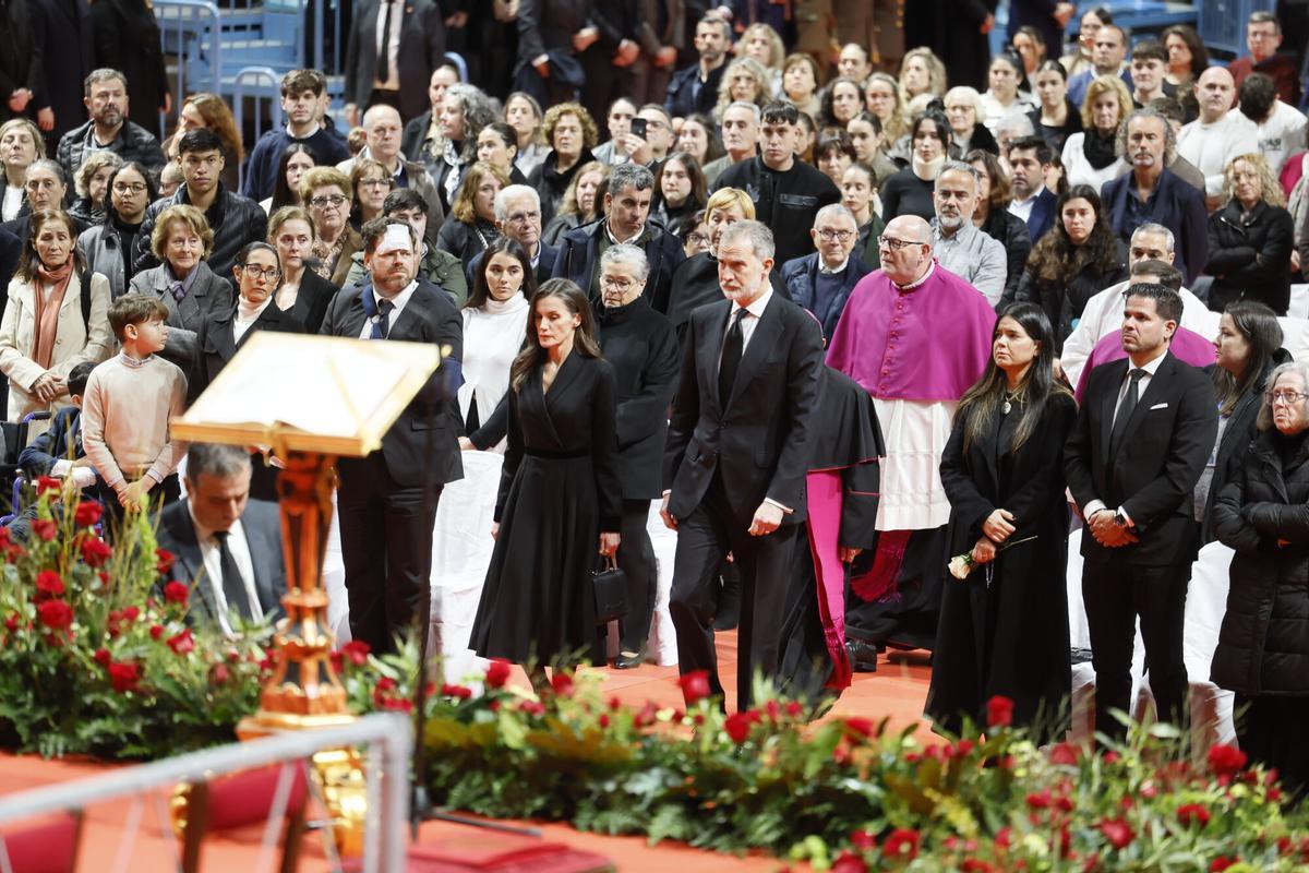 El rey Felipe y la reina Letizia durante el funeral.