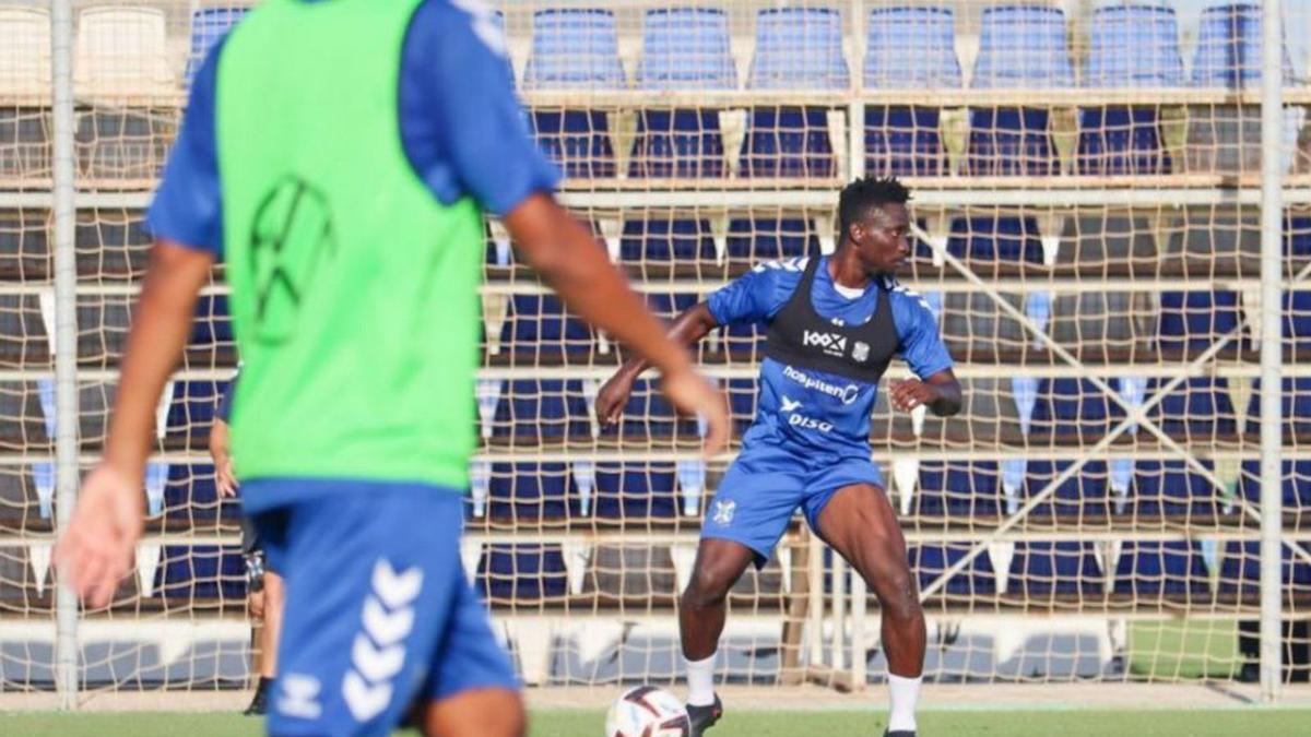 Dauda, que entrenó ayer con el grupo.