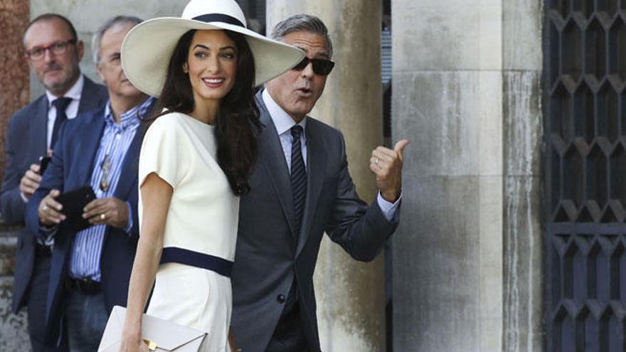 George Clooney y Amal Alamuddin a su llegada al Ayuntamiento