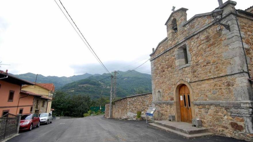 El entorno de la ermita del Otero, que luce nueva pavimentación.