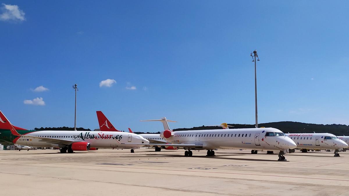 Aviones de Air Nostrum estacionados en el aeropuerto de Castellón.