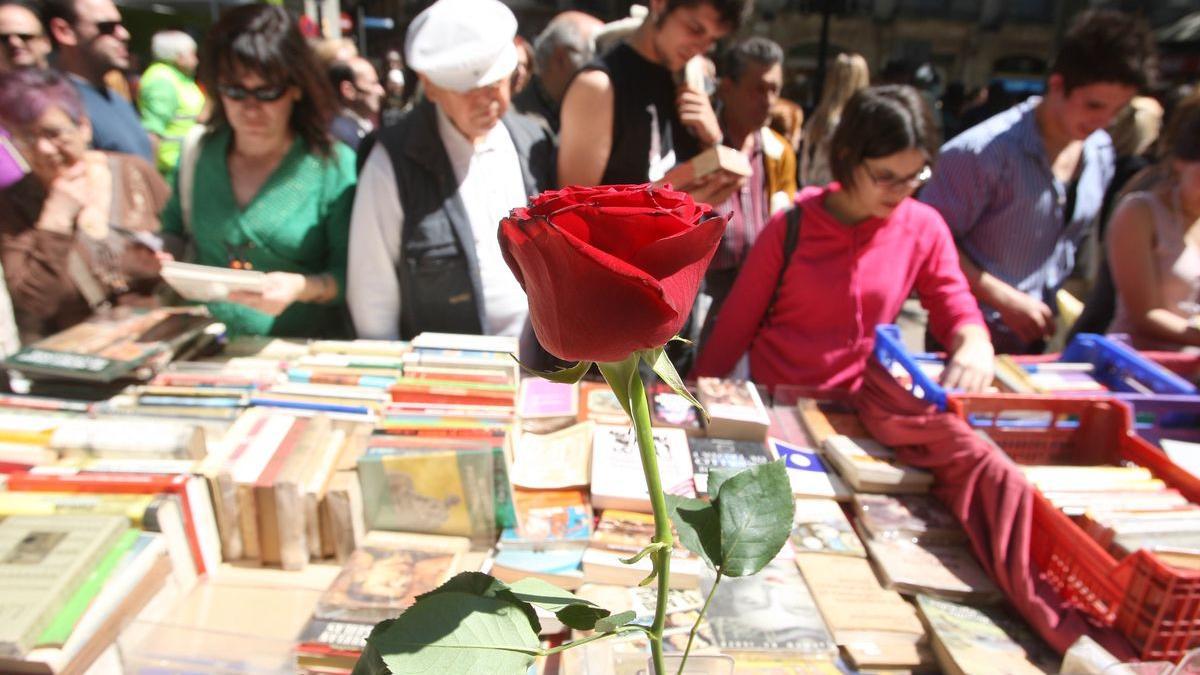 Celebración de Sant Jordi, la fiesta del libro, en Barcelona.