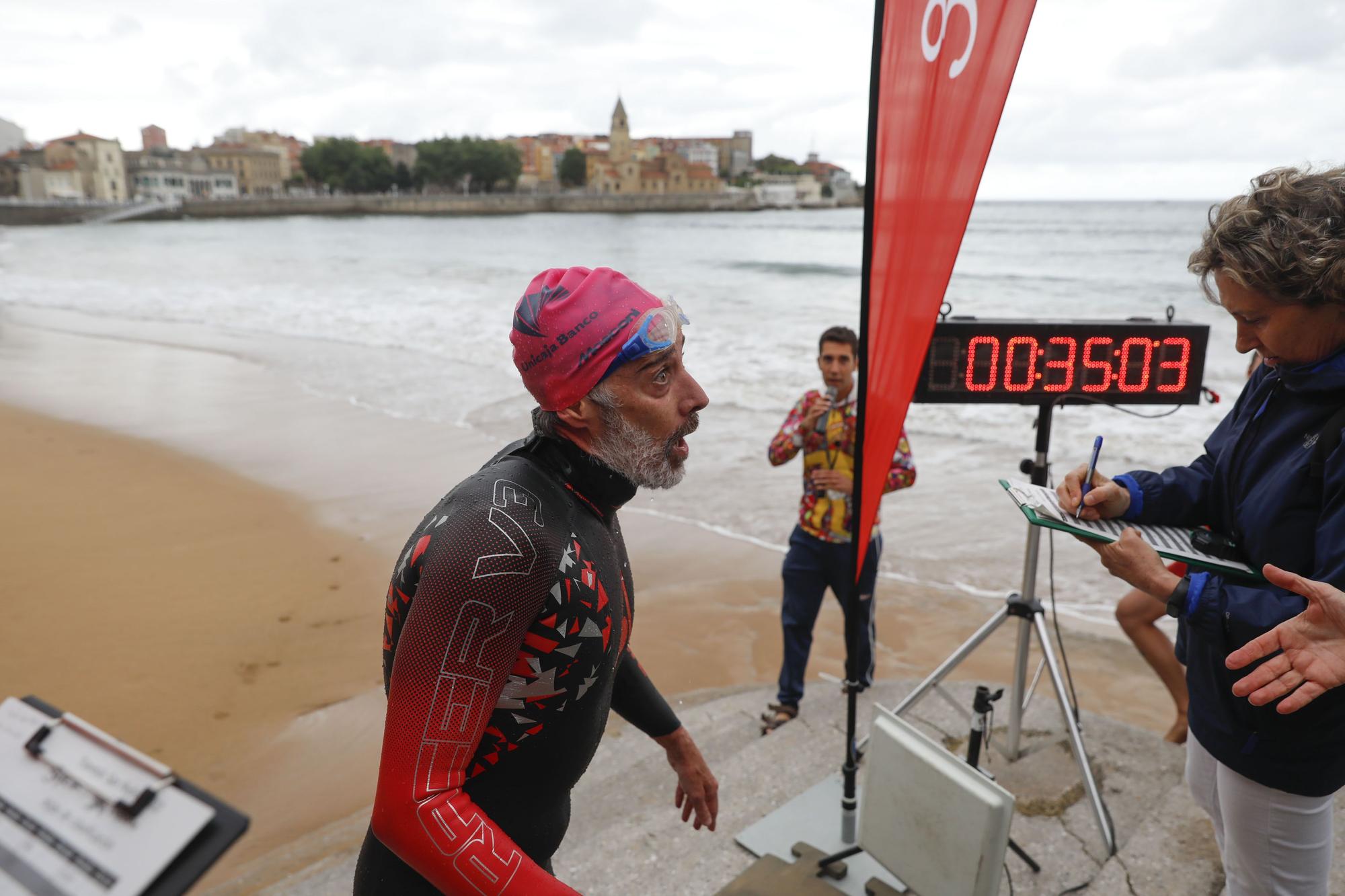 En imágenes: Travesía a nado por el día de San Pedro en Gijón