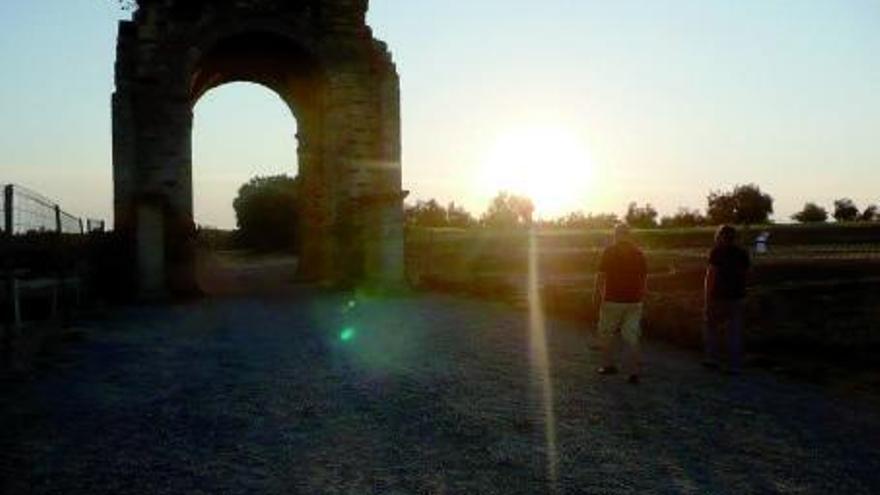 Arco de la perdida ciudad de Cáparra, en la Vía de la Plata.