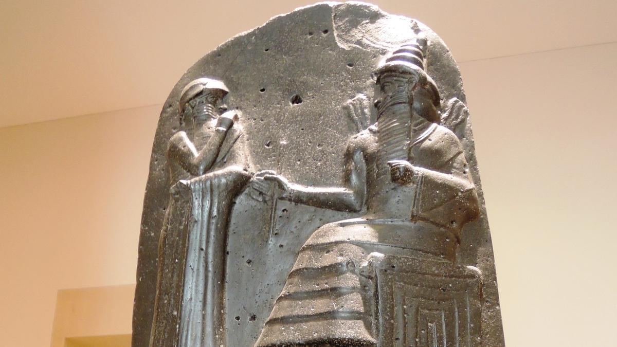 Pieza con el Código de Hammurabi que se conserva en el Museo del Louvre