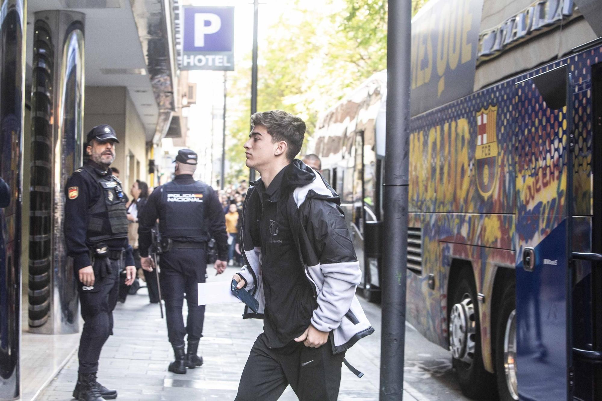 Gran expectación en Alicante por la llegada del Barça