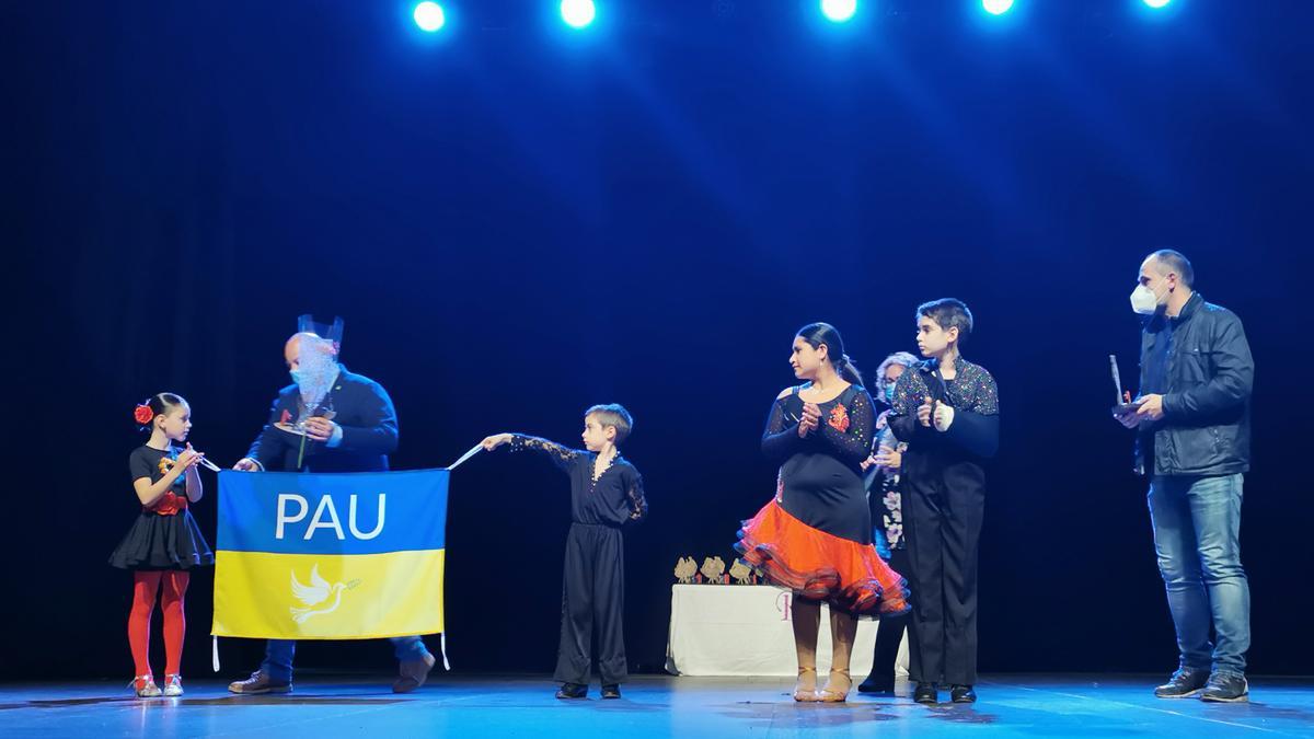 Les dues parelles participants de l&#039;escola de ball Aprenem