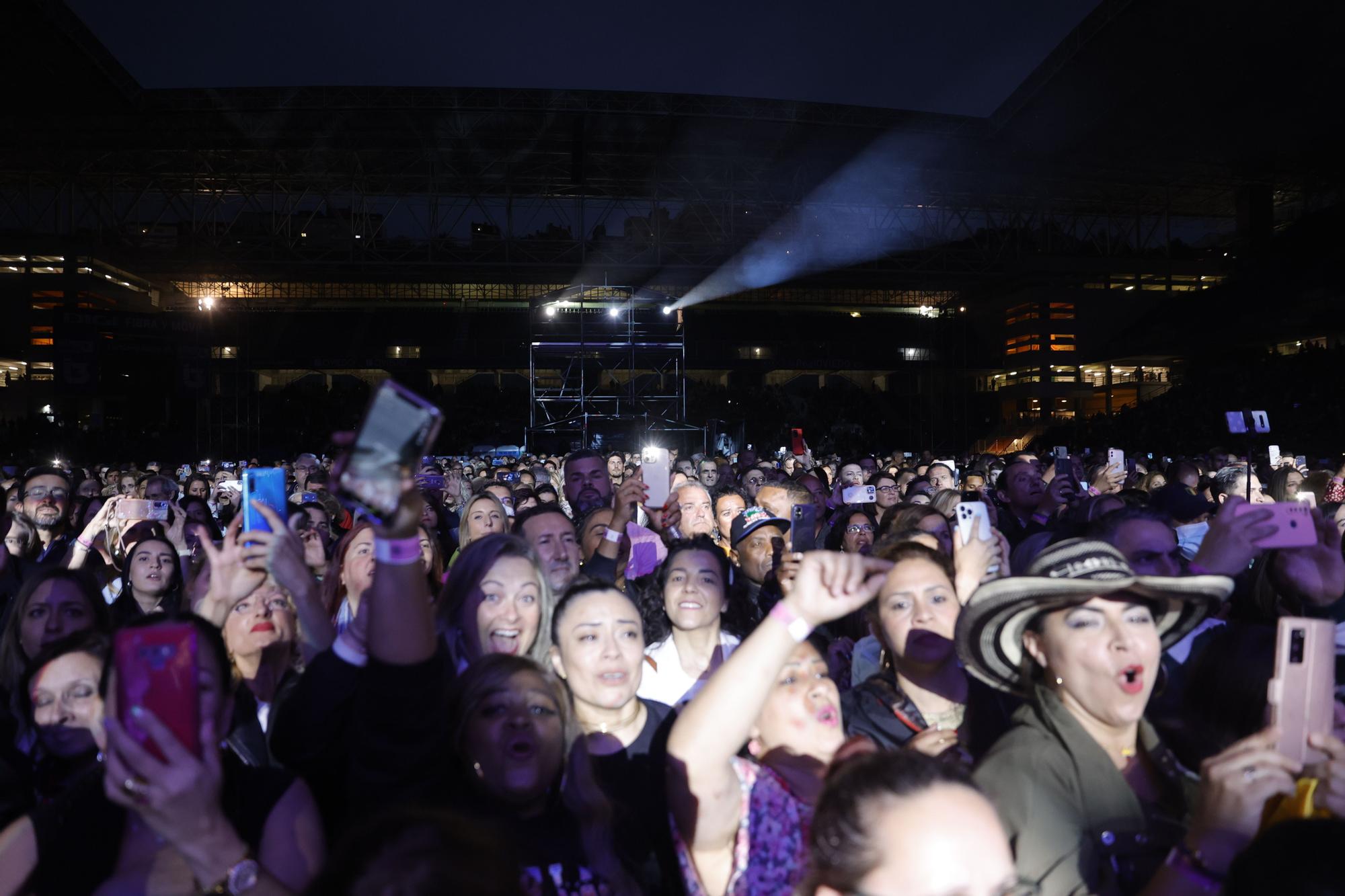 La espera "valió la pena": Marc Anthony parte caderas en Oviedo a ritmo de salsa