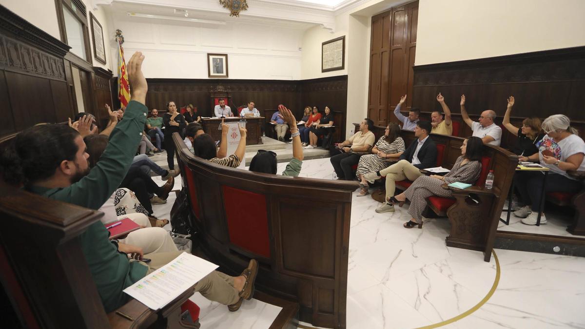 La oposición votó en bloque contra las modificaciones.