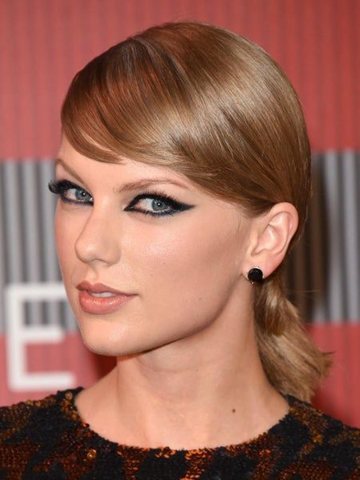 Taylor Swift peinado