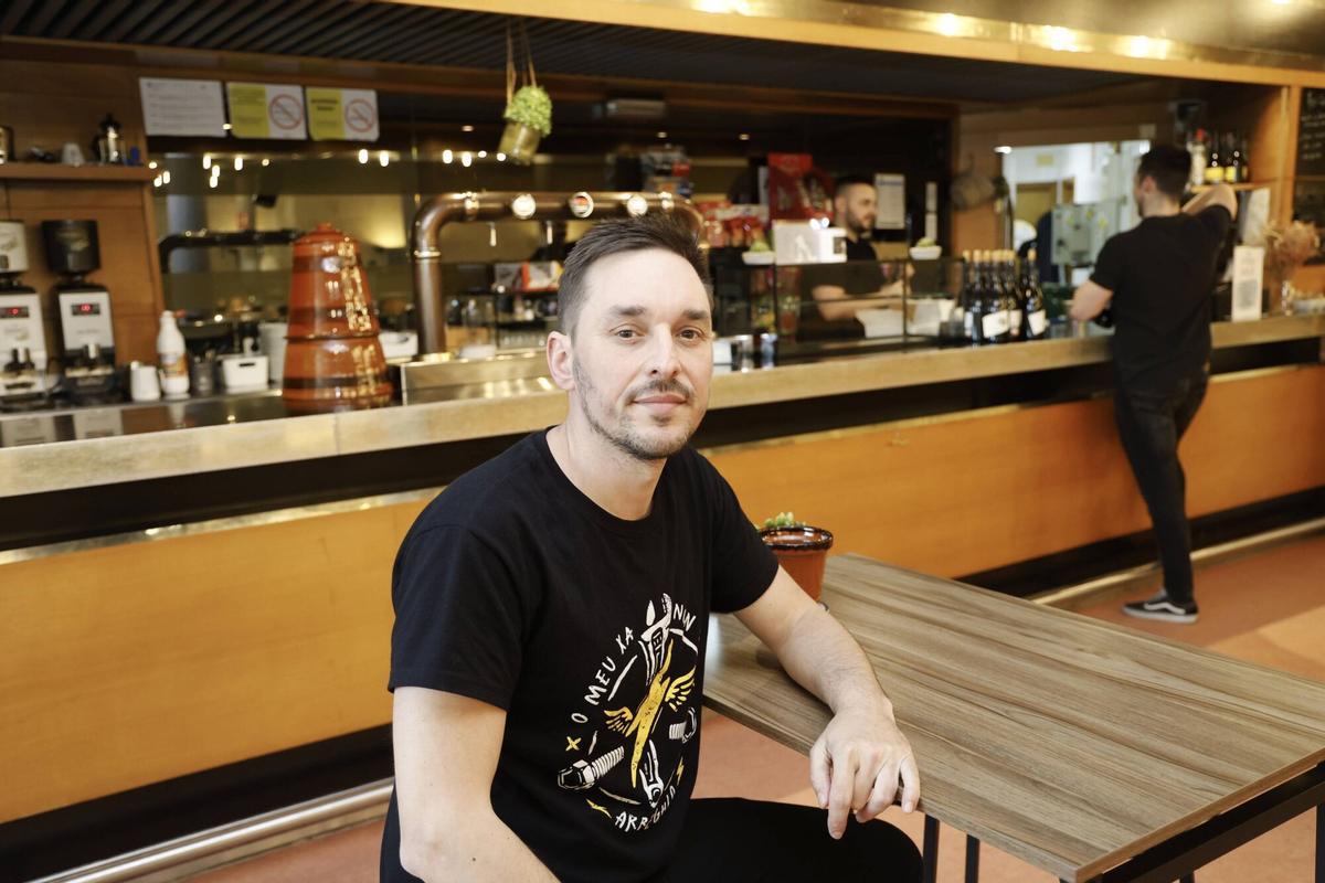 DIEGO ALBA ( COPROPIETARIO DE LA CAFETERIA LASSO DEL AUDITORIO DE GALICIA )