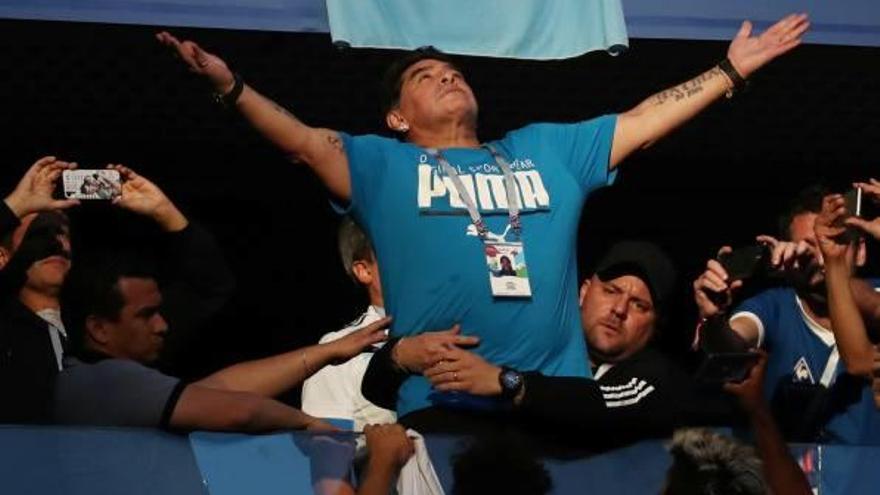 Espectacle dantesc de Maradona a la llotja