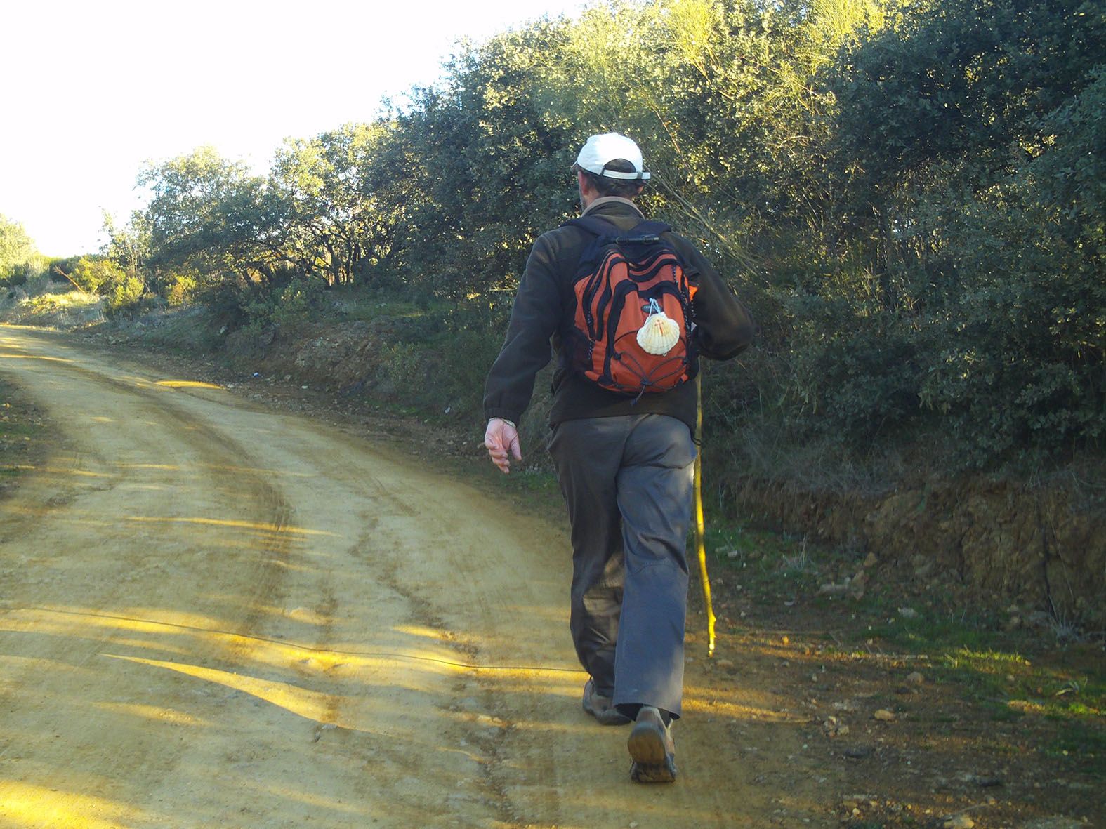 Peregrino, en uno de los tramos del Camino Mozárabe