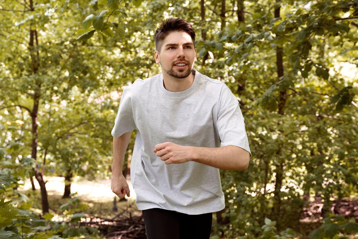 Así es la prenda que elimina la grasa localizada de tu abdomen mientras realizas tus 10.000 pasos diarios